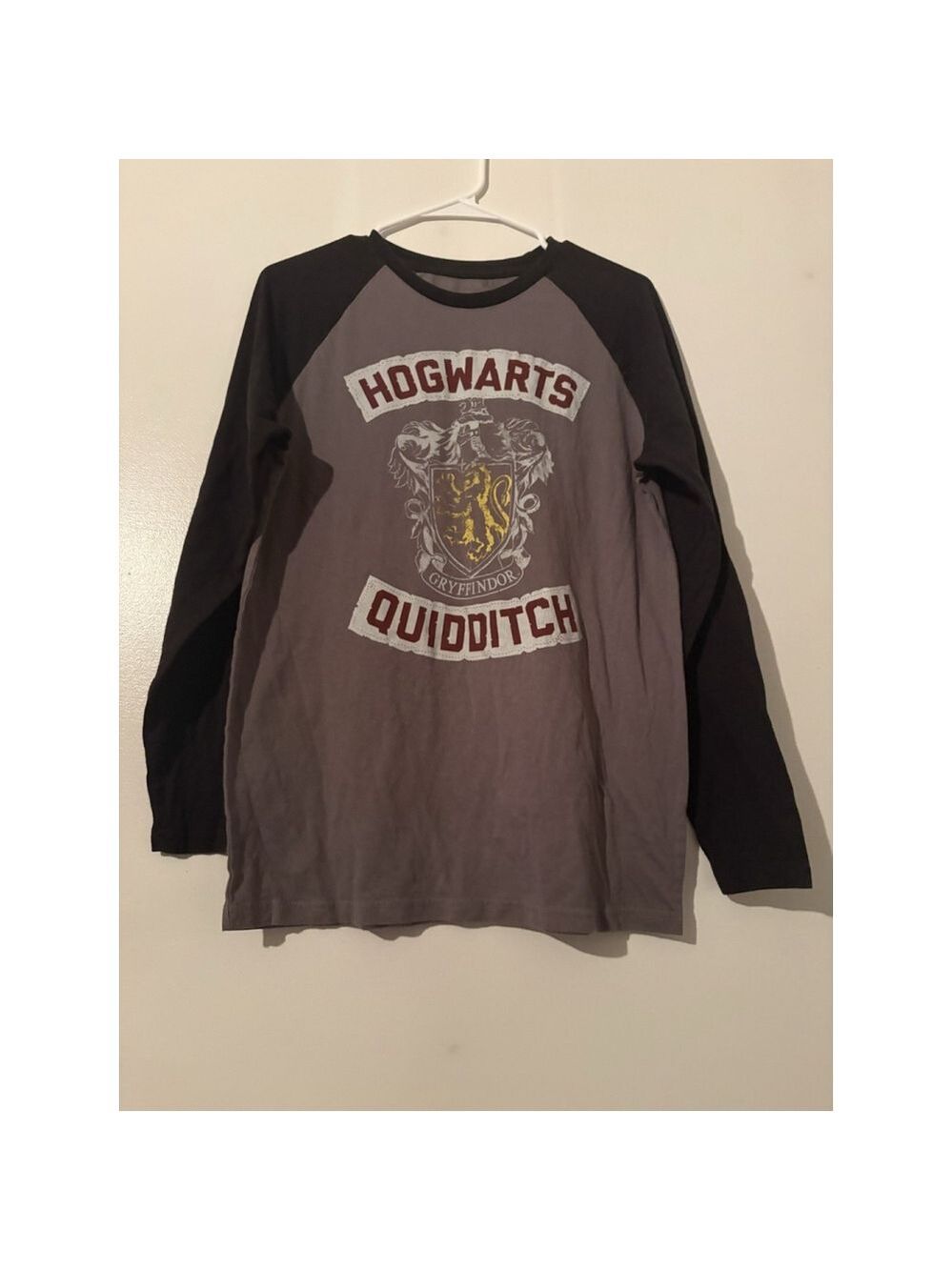 Harry Potter Gryffindor Quidditch Raglan Long Sleeve Shirt Gray/Black Size M